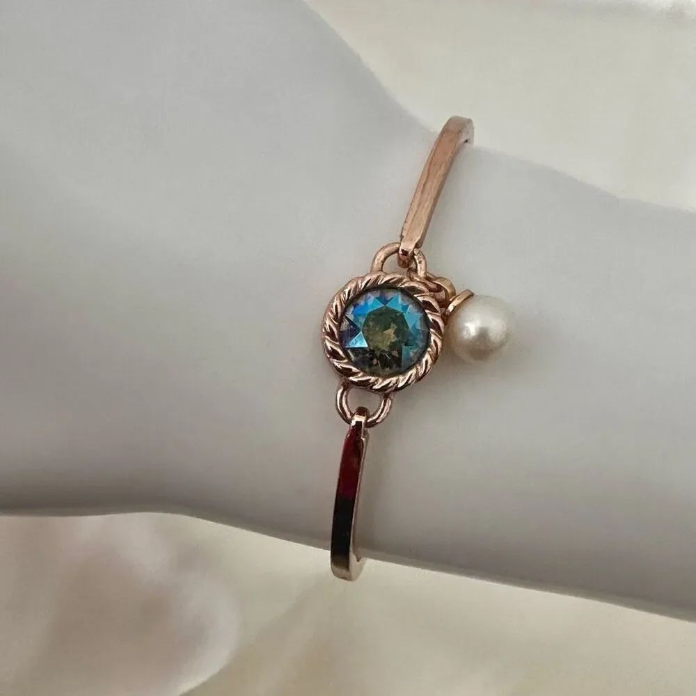 Vantel Pearls rose gold blue rhinestone pearl bracelet